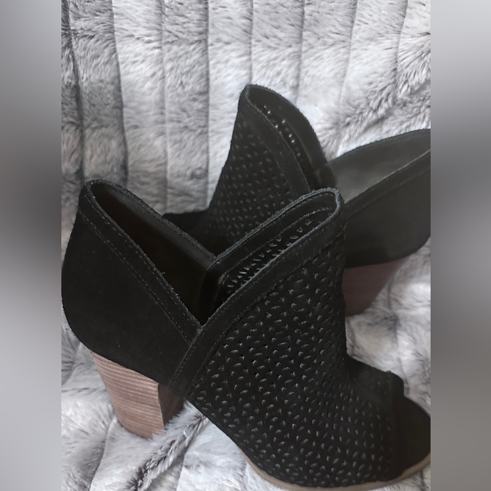Lucky Brand Larise Style cutout shoe